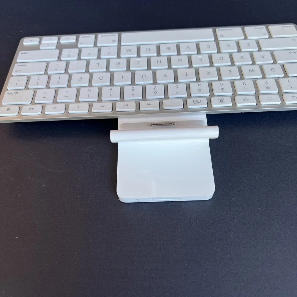 Apple iPad Keyboard Dock A1359 30-Pin 1st, 2nd Generation iPad Accessory